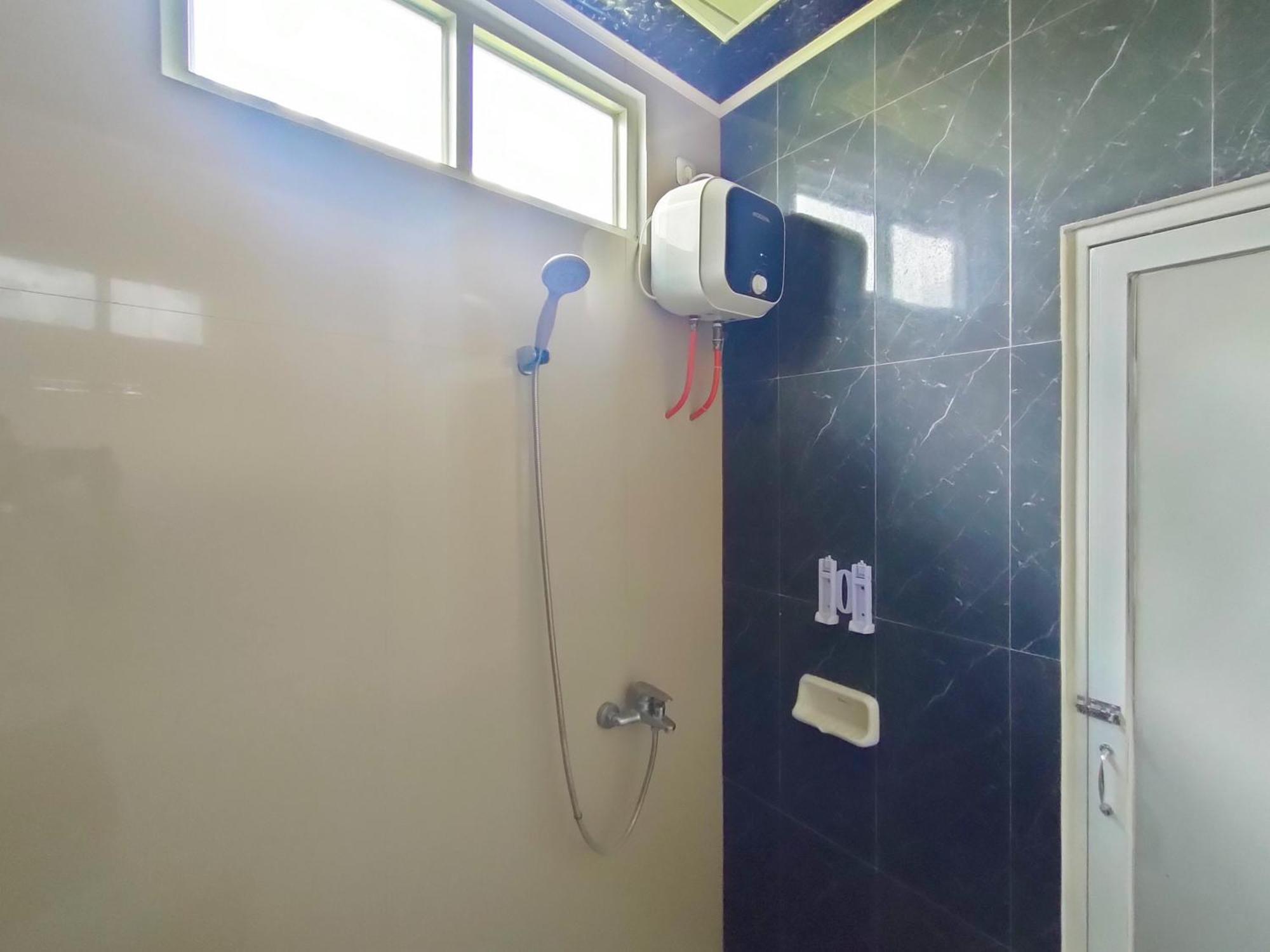Hotel Reddoorz Syariah Near Stasiun Wates Wates  Esterno foto