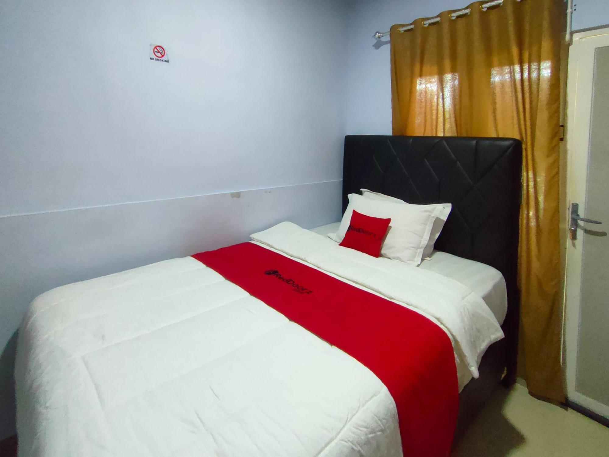 Hotel Reddoorz Syariah Near Stasiun Wates Wates  Esterno foto