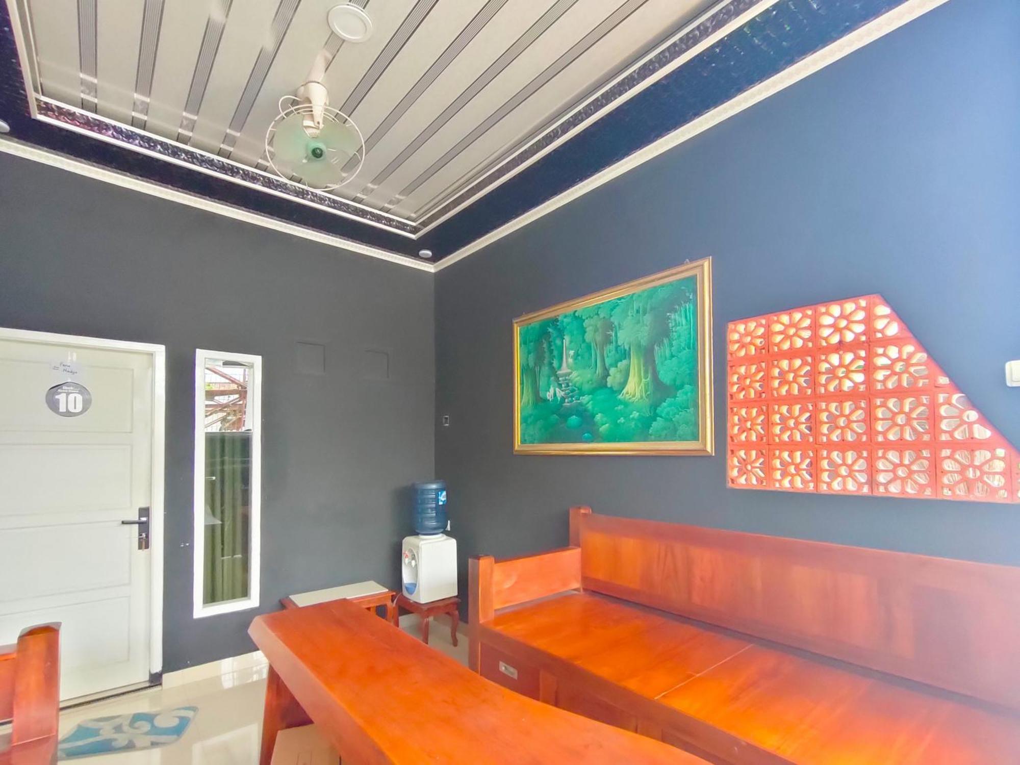 Hotel Reddoorz Syariah Near Stasiun Wates Wates  Esterno foto