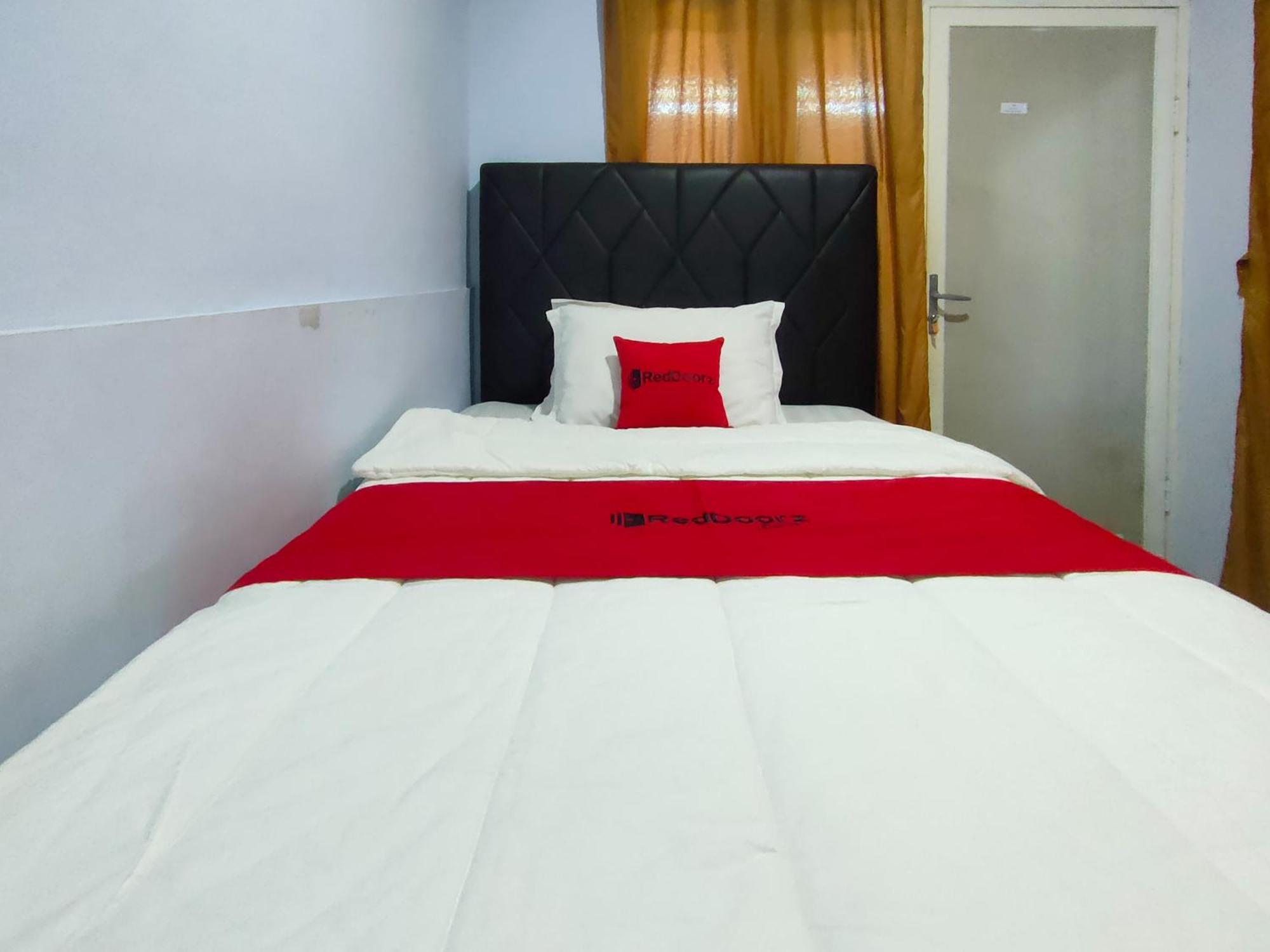 Hotel Reddoorz Syariah Near Stasiun Wates Wates  Esterno foto